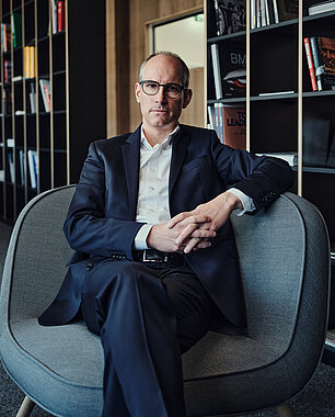 Dr. Alexander Susanek